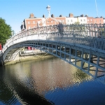 Photo du Ha Penny bridge à Dublin, Irelande