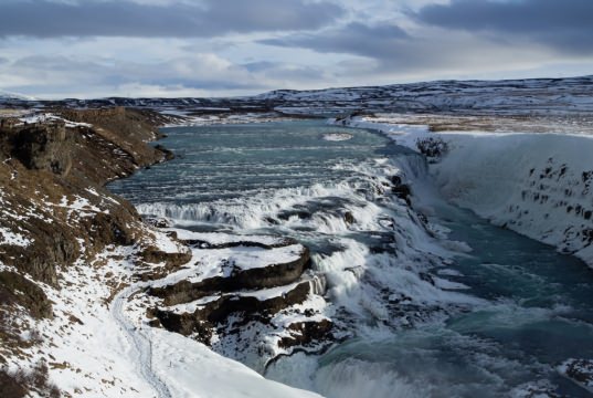 24 heures de road trip en Islande et un coup de gueule… La cascade Gullfoss en Islande, pendant l'hiver